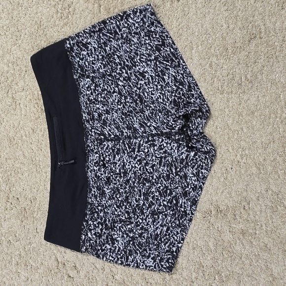 Lululemon Run Times Short Iced Wave White Black / Black Size 8 - Picture 2 of 7